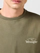 Футболка хлопковая длинная мужская Wrangler 112362368 2XL Оливковая с принтом (5401139213166) - изображение 3