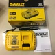Зарядное устройство для аккумуляторов инструмента DeWALT 18 В, 54 В,8 А, 0.65 кг (DCB118) - изображение 5