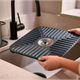 Коврик для раковины с каналами для отвода воды SinkShield (30×30 см) - изображение 4