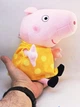 Плюшевая игрушка Свинка Пеппа 25 см в желтом платье в горошек Peppa из семьи Пеппа Розовая - изображение 2