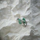 Срібна каблучка з натуральним смарагдом 1.792ct, вага виробу 2,59 гр (2179955) - зображення 3