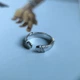 Серебряное кольцо с фианитами, вес изделия 3,65 гр (2182986) - изображение 6