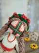 Вязаная интерьерная кукла мягкая игрушка "Берегиня" в веночке из красной калины, украинка, оберег, сувенир, амигуруми, ручная вышивка, 25 см, ручная работа - изображение 7