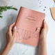 Именная кожаная книга рецептов, Кулинарная книга для записи рецептов, 100 листов рецептурных, Pink Kaiser, Malina Leather - изображение 1