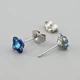 Серьги с кристаллами Swarovski 53228 размер 7х7 мм цвет сапфировый вес 1.0 г позолота Белое Золото - изображение 2