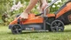 Газонокосарка акумуляторна BLACK+DECKER, 18 В, 2.5 Ач, ширина косіння 32 см, 2 акуммулятора і зарядний пристрій, травозбірник 35 - изображение 6