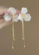 Серьги женские с белым полупрозрачным цветком и подвесками капельками Fashion Jewelry Золотистые 16564 - изображение 5