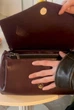 Сумка багет каркасная широкий ремень кожаная средняя бордовая ARTiS Bags 1757 4925 - изображение 5