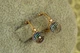 Сережки дитячі Xuping Jewelry Сваровські хамелеон багатогранність із зеленими каменями 1 см золотисті - зображення 2