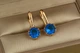 Сережки Xuping Jewelry велична простота з блакитним каменем 2.3 см золотисті - зображення 1