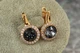 Серьги Xuping Jewelry Сваровски Романс с черными камнями 2 см золотистые - изображение 2