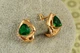Сережки Xuping Jewelry трикветр із зеленим каменем 1,4 см золотисті - зображення 1
