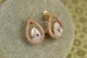 Сережки Xuping Jewelry Капля з білим каменем в окантовці 1,8 см золотисті - зображення 3