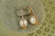 Сережки Xuping Jewelry абзац з перлиною 2,9 см золотисті - зображення 1