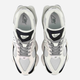 Чоловічі кросівки New Balance 9060 U9060JBB 41.5 Світло-сірі з чорним (197967976124) - зображення 4