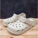 Чоловічі крокси Crocs Duet Max II Clog Bone (40-41, бежевий) - зображення 12