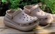 Жіночі крокси Crocs Classic Crush Clog Latte (37-38, коричневий) - зображення 10