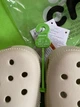 Дитячі крокси для дівчинки Crocs Classic Clog Bone Baige (27/28, бежевий) - зображення 10