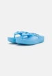 Жіночі в'єтнамки Crocs Classic Platform Flip Oxygen (37-38, світло-синій) - зображення 5
