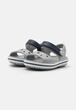 Дитячі сандалії для хлопчика Crocs Crocband Sandal Light Grey/Navy kids (30/31, сірий) - зображення 7