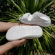 Жіночі шльопанці Crocs CLASSIC CRUSH Slide Sandal White (37-38, білі) - зображення 5