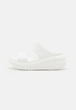 Жіночі шльопанці Crocs CLASSIC CRUSH Slide Sandal White (37-38, білі) - зображення 8