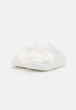 Жіночі шльопанці Crocs CLASSIC CRUSH Slide Sandal White (37-38, білі) - зображення 9