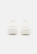 Жіночі шльопанці Crocs CLASSIC CRUSH Slide Sandal White (37-38, білі) - зображення 10