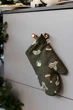 Новогодняя рукавица ПРОВАНС Шапочки на зеленом, 32х18см 036844 - изображение 3