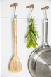 Лопатка с прорезями KitchenAid Coreline KQR702OHE 34.2 см бежевая 5088064 - изображение 1