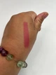 Увлажняющая матовая губная помада Avon "Ультра" 15 Нежный лиловый (15 Pure Pink) 3,6г - изображение 2