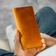 Клатч чоловічий шкіряний Лонгер Рижий стильний на кнопках 20х10 см з відділеннями для купюр, карт і монет - зображення 4