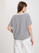 T-shirt damski bawełniany w paski w serek Cross Jeans 56190-008 M Biały (8697319732771) - obraz 2