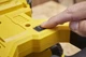 Пила торцовочная аккумуляторная Stanley FatMax 18В (V20) Li-Ion, 4Ач, 3800 об/мин, диск 190 мм. SFMCS701M1 - изображение 9