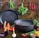 Казан чугунный узбецький с крышкой-сковородой Maysternya V15CP 15 л 40 см черный - изображение 1
