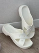 Шльопанці Crocs Classic Cross Strap, W8, Chalk, 38-39 - зображення 15