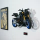 Кронштейн / Настенное 3D Крепление для Фирменного конструктора Technic Yamaha MT-10 SP (42159) + Дополнительное Крепление для Таблички - Черный - изображение 2