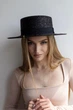 Соломенная шляпа Канотье с золотистой цепью D.Hats черного цвета - изображение 1