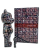 Статуетка Bearbrick x BENJAMIN GRANT (OVERVIEW) x BARCELONA 400% + 100% 28 см + 7 см Medicom Toy Барселона - зображення 6