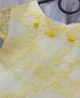 Праздничное платье-облако для девочки с гипюром и необычной юбкой 89 см бело-желтое миди - изображение 4