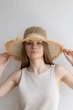 Ажурная шляпа с рафии бежевого цвета - изображение 3