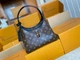 Сумка Louis Vuitton The Drop 15 х 12 х 28 - зображення 1