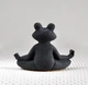 Бетонная статуя йога лягушка в медитации (Графит) GREYMIX Concrete Art - изображение 3