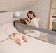 Защитная барьерка для кровати MoMi LEXI PLUS XL Коричневый 66×150 см бортик на кровать, защитный барьер для детей, бортик для младенца, барьер безопасности, детский бортик, защита от падения, ограждение для кровати, защита для сна - изображение 7