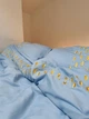 Комплект постільної білизни Cozy небесно-блакитний з вишитими золотими колосками Односпальний 140*200 см, простирадло 130*240 без резинки - изображение 6