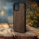 Накладка SkinBacker Wood для Apple iPhone 15 Американский орех (79590) - изображение 3