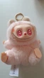 Мягкая игрушка-брелок "LOVE" Levantsa Labubu Pop Mart Labubu Art The Monsters 14см, розовый (без упаковки) (8800) - изображение 2