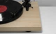 Виниловый проигрыватель Crosley C10 Natural Wood Hi-Fi, ручной проигрыватель для виниловых пластинок 33/45 об/мин, картридж Ortofon OM5e, антискейтинг, противовес тонарма, тяжелый диск, ременной привод + ПОДАРОК фонокорректор Pyle PP444 - изображение 4