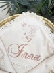 Именная крыжма для мальчика Family Tradition велюровая махра пике косичка с вышивкой 100х100 см светло-бежевая Мальчик Ангелочек - изображение 3