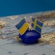 Значок Dobroznak прапори України / Швеція (6273) - изображение 1